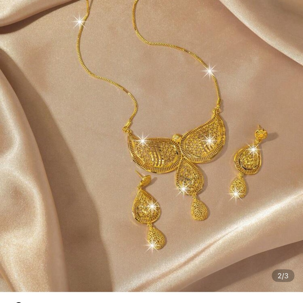 Elegant Necklace and Earring Set